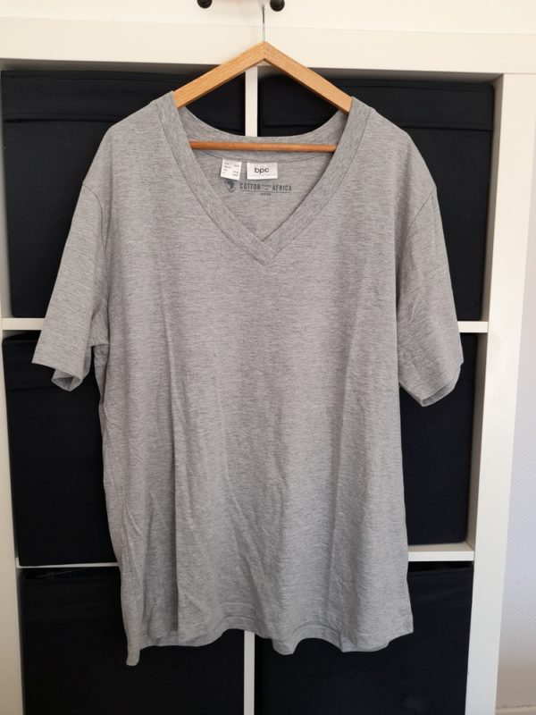 gray tshirt