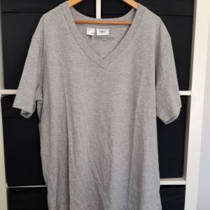 gray tshirt